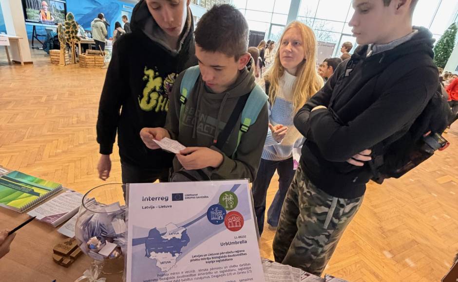 Students engaging with informational materials at an educational event, discussing European Union initiatives and opportunities, with a focus on youth participation and community involvement. Students engaging with informational materials at an educational event, discussing European Union initiatives and opportunities, with a focus on youth participation and community involvement.